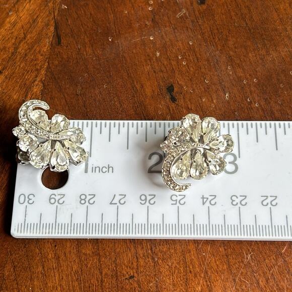 Vintage Signed Weiss Rhinestone Clip On Earrings #220 - Picture 4 of 4